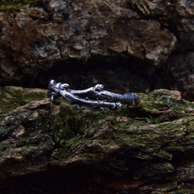 Delicate Gothic Ring with Branch Motif