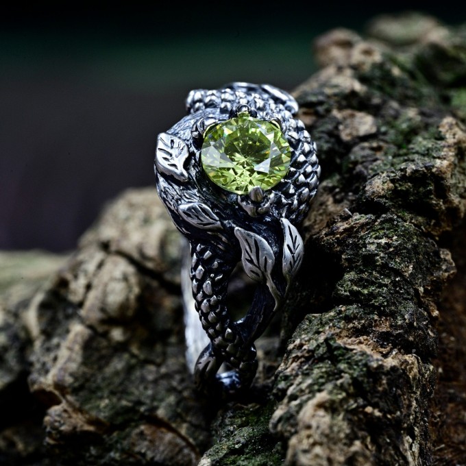 Guardian of Nature: Sterling Silver Ring with a Vibrant Olivine Gem