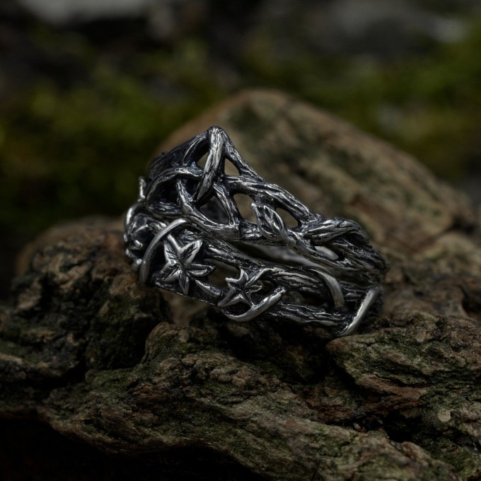 Gothic Silver Ring with Intricate Thorn Motif