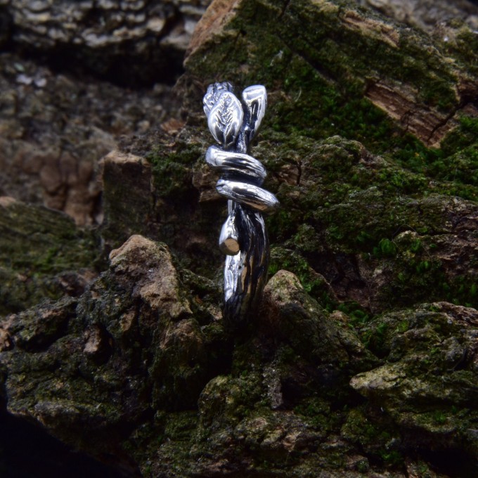 Nature-Inspired Gothic Ring with Twisted Vines
