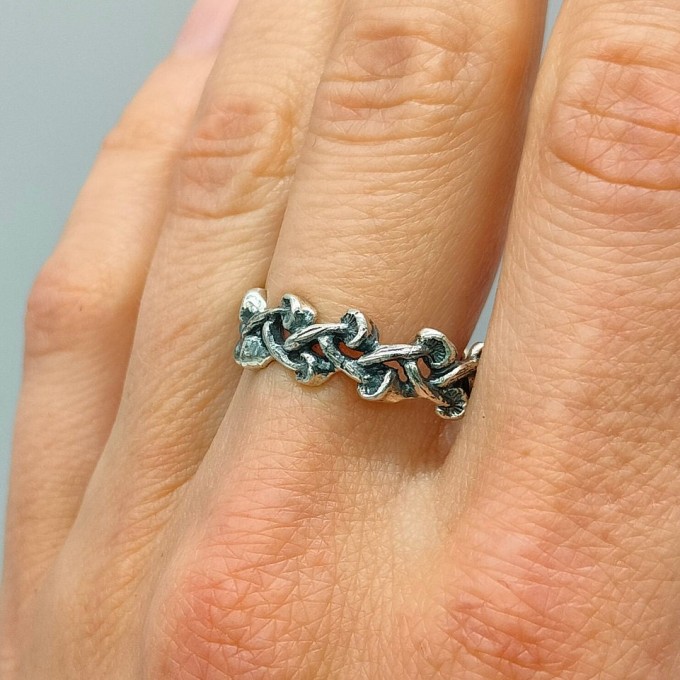 Exquisite Celtic Knot Ring in Polished Silver