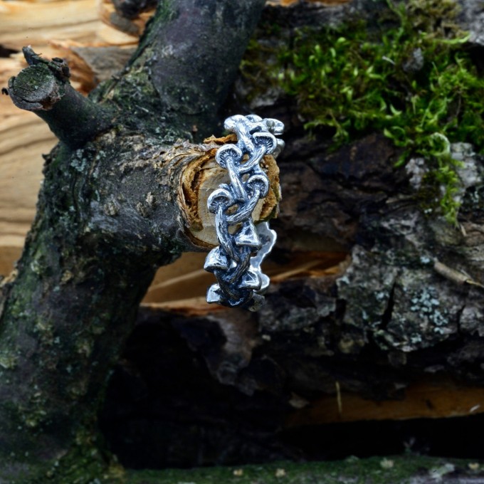 Exquisite Celtic Knot Ring in Polished Silver