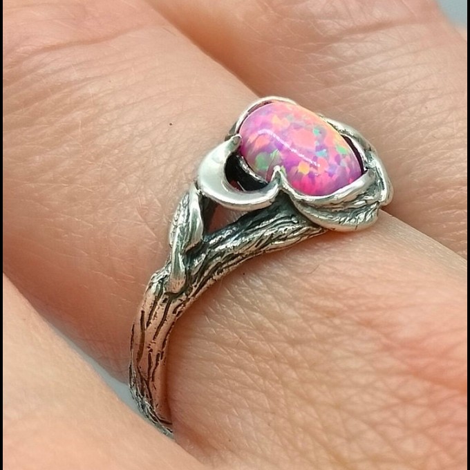 Elegant Gothic Ring with Moonstone Gemstone