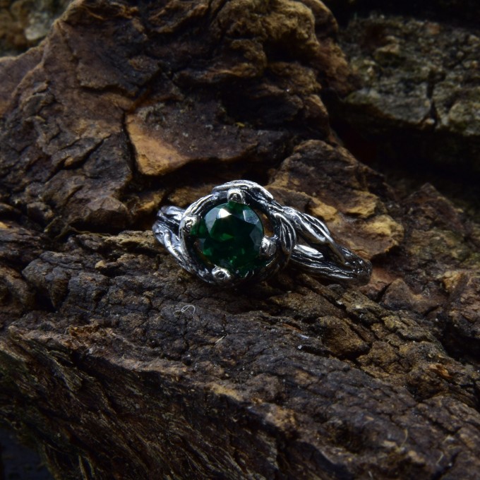 Gothic Emerald Ring with Nature-Inspired Branch Design