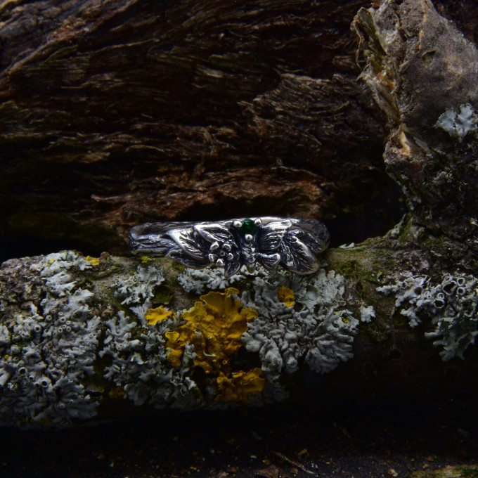 Gothic Silver Ring with a Sparkling Emerald