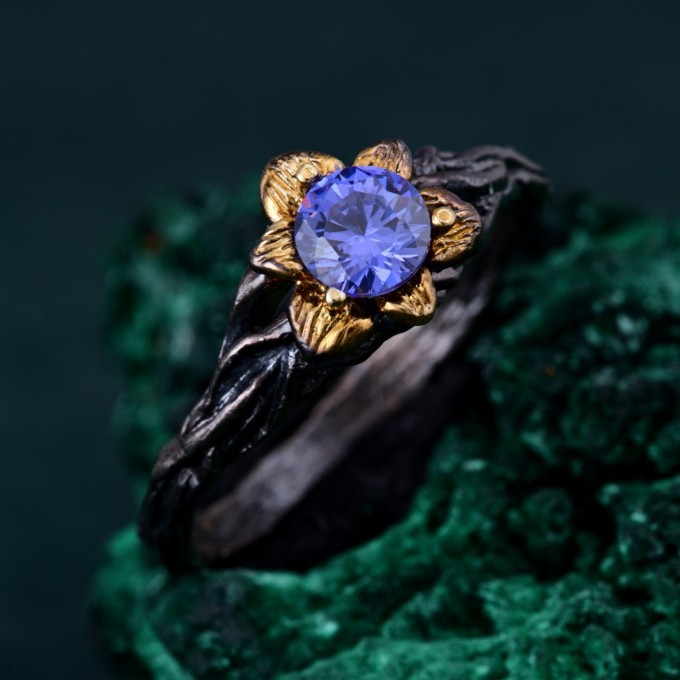 Floral Twig Harmony Ring with Petal-Adorned Design
