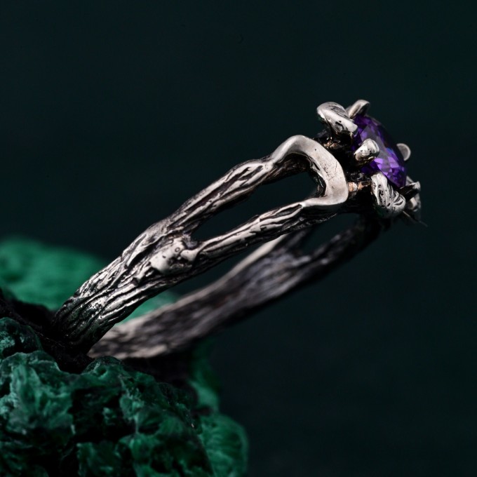 Moonlit Blossom: Gothic Amethyst Ring