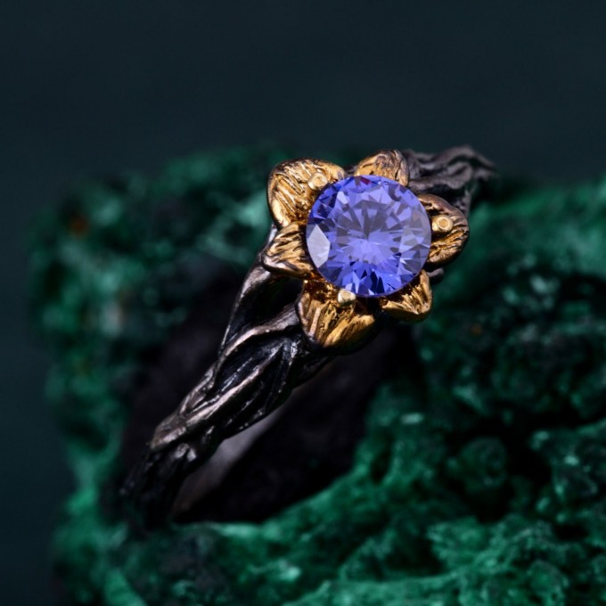 Floral Twig Harmony Ring with Petal-Adorned Design