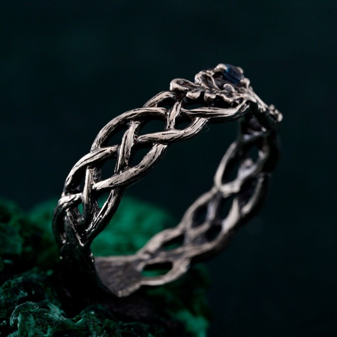 Elegant Topaz Leaf Ring – Silver Nature-Inspired Gemstone Ring for Women