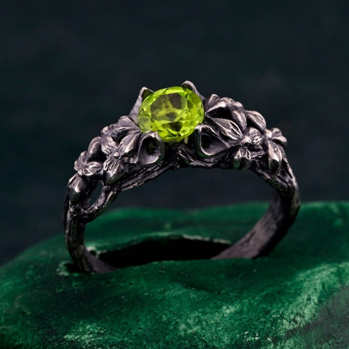 Floral Radiance: Gothic Peridot Ring