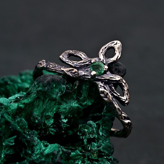 Whimsical Emerald Branch Tiara Ring – Rustic Cottagecore Bridal Jewelry, Artisan Silver Knot Wedding Band for Enchanted Forest Engagement
