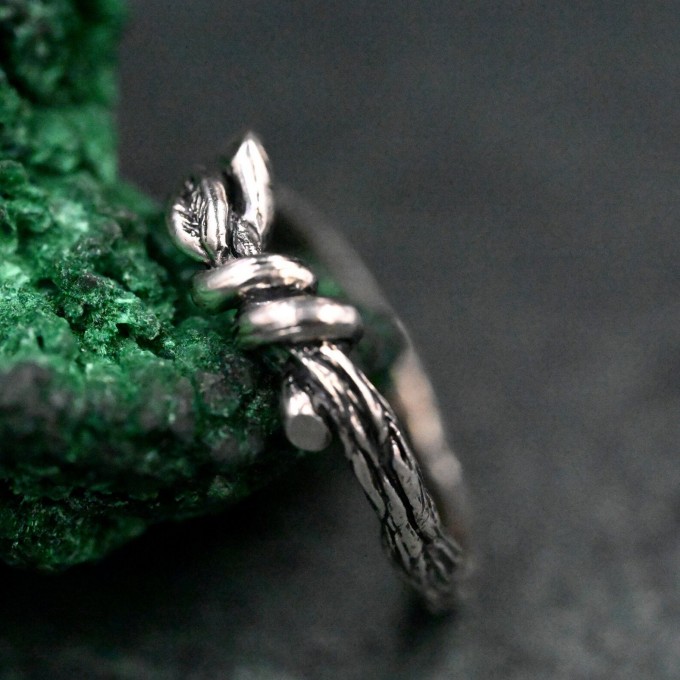 Leaves and Branch Wedding Ring – Unisex Gothic Design for Couples