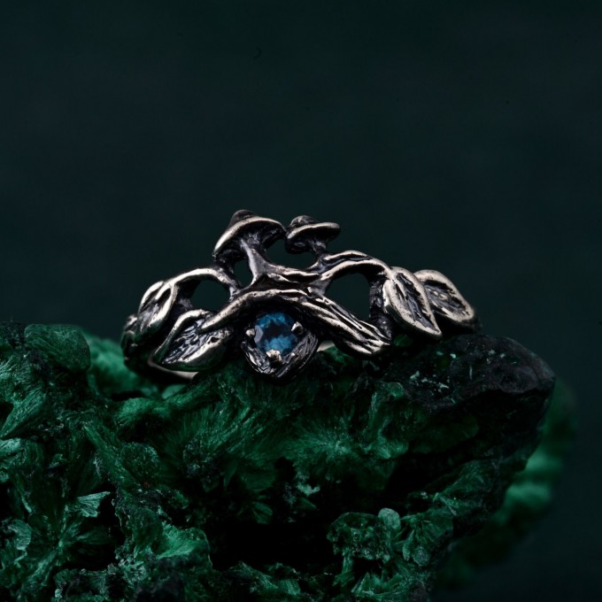 Topaz Enchantment Gothic Ring – Mystical Unisex Wedding Band, Witchy Statement Topaz Ring, Unique Gothic Gemstone Jewel