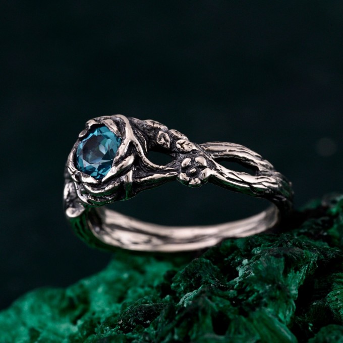 Elegant Sterling Silver Ring with Topaz Gemstone