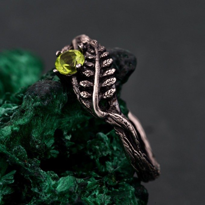 Enchant Forest Wedding Band – Peridot Fern Branchlet, Whispering Fern, Twig and Fern Design, Graceful Frond Ring