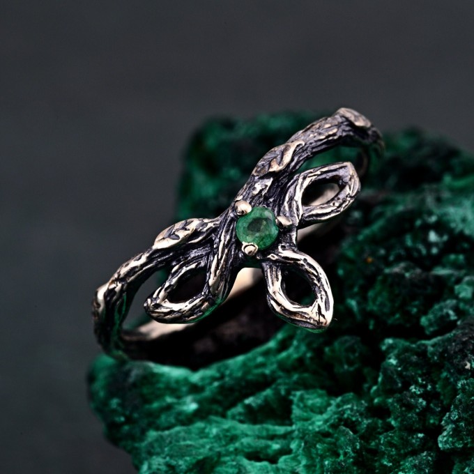 Emerald Woodland Knot Ring – Enchanted Forest Wedding Band, Delicate Twig Emerald Tiara Ring, Cottagecore Eternity Band