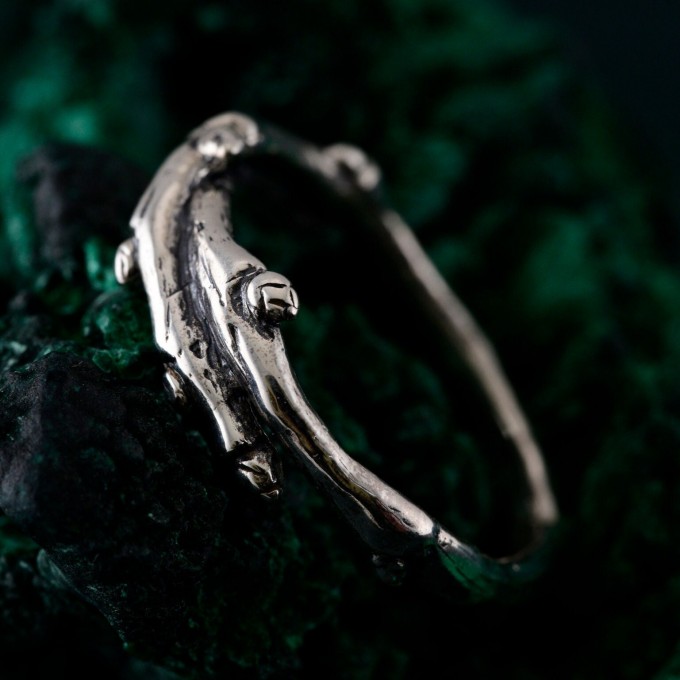 Unique Leaf and Branch Silver Ring – Handcrafted Design, Eco-Friendly Gothic Wedding Band