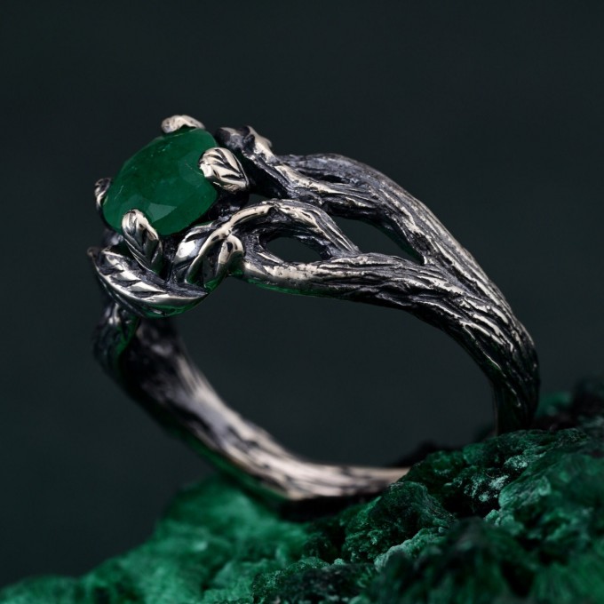 Whispers of the Forest: Gothic Emerald Ring