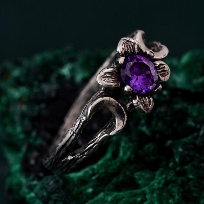 Moonlit Blossom: Gothic Amethyst Ring