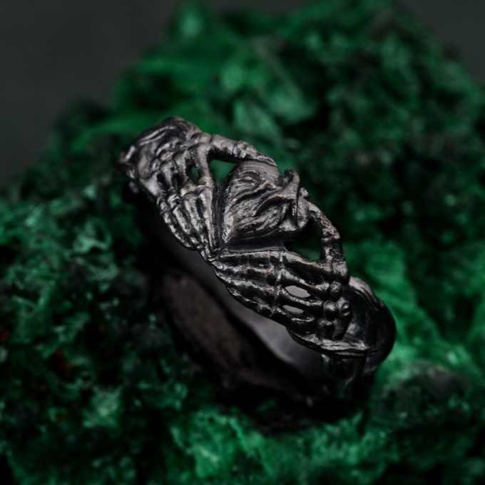 Handcrafted Silver Heart Embrace Ring – Artistic Hands Embracing the Symbol of Eternal Love