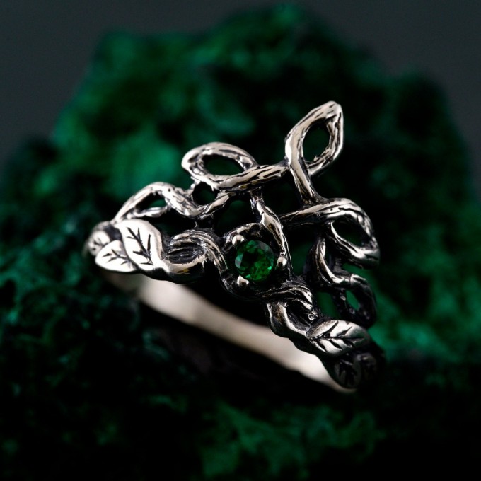 Gothic Silver Ring with Emerald and Celtic Knot Motif