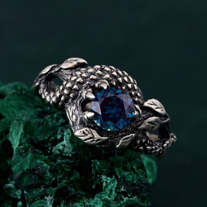 Twilight Dragon: Gothic Sapphire Dragon Ring