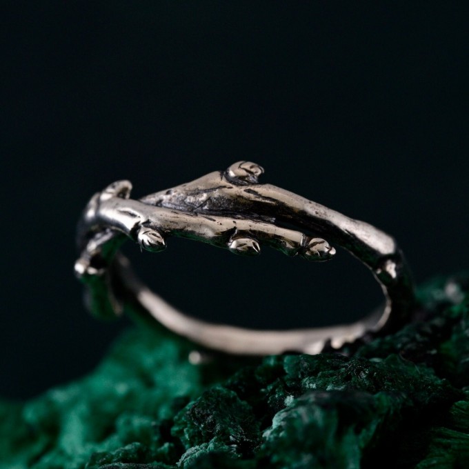 Handcrafted Silver Leaf Ring – Unique Gothic Style Wedding Band
