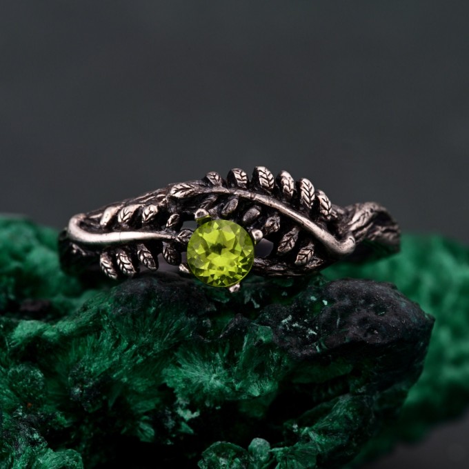 Enchant Forest Wedding Band – Peridot Fern Branchlet, Whispering Fern, Twig and Fern Design, Graceful Frond Ring