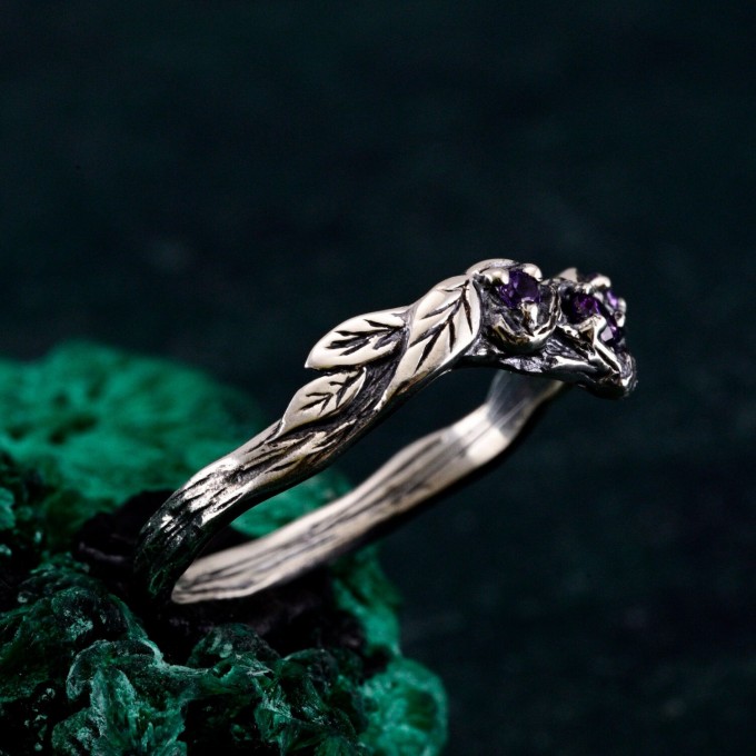 Whispering Vines: Gothic Amethyst Ring