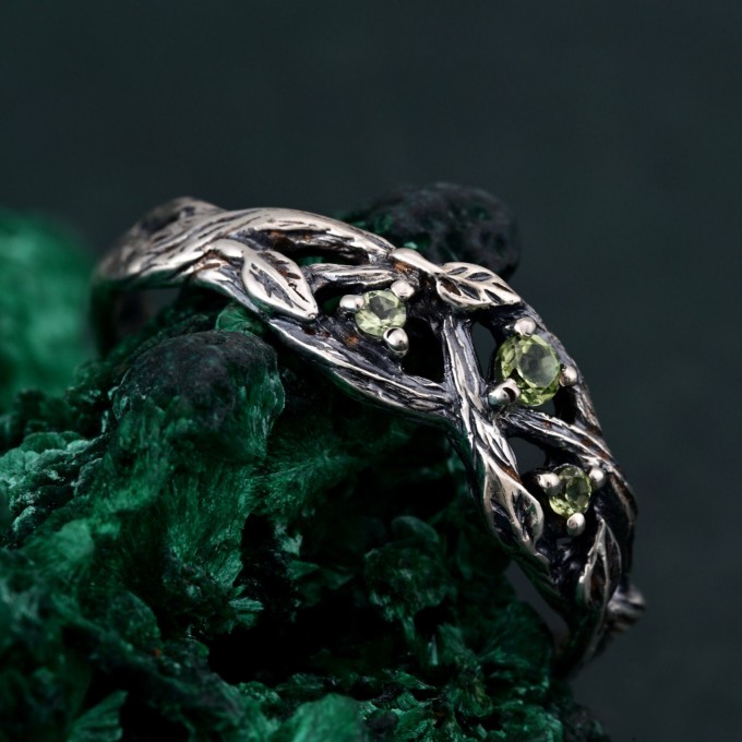 Charming Peridot Silver Twig Ring - Unique Nature-Inspired Wedding Band
