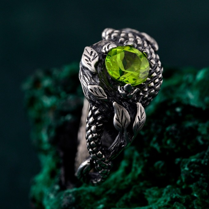 Exquisite Peridot Serpent Ring - Vintage Dragon Mystique in Fantasy Silver