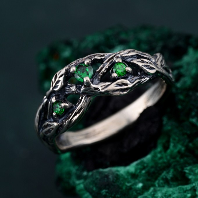 Twisted Branch Silver Ring – Elegant Daily Emerald Jewelry, Nature Texture Emerald Ring, Silver Celtic Vine Design for Couples