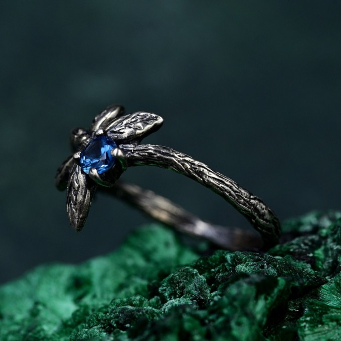 Delicate Interlocking Branch Ring – Distinctive Woven Twig Design, Petite Band for Women