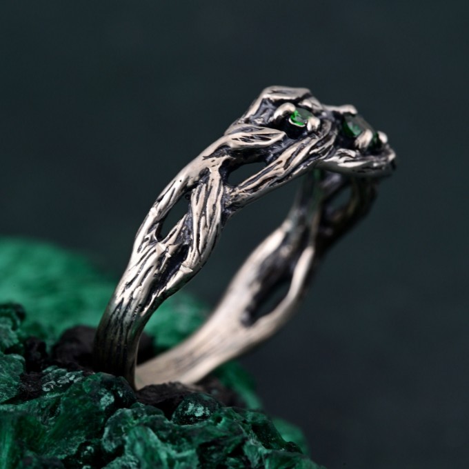 Twisted Branch Silver Ring – Elegant Daily Emerald Jewelry, Nature Texture Emerald Ring, Silver Celtic Vine Design for Couples