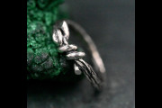 Ring with Leaves, Wedding Ring Leaf and Branch, Wedding Ring, Unisex Gothic Ring, Leaves and Branch: Ring for the Enigmatic Couple