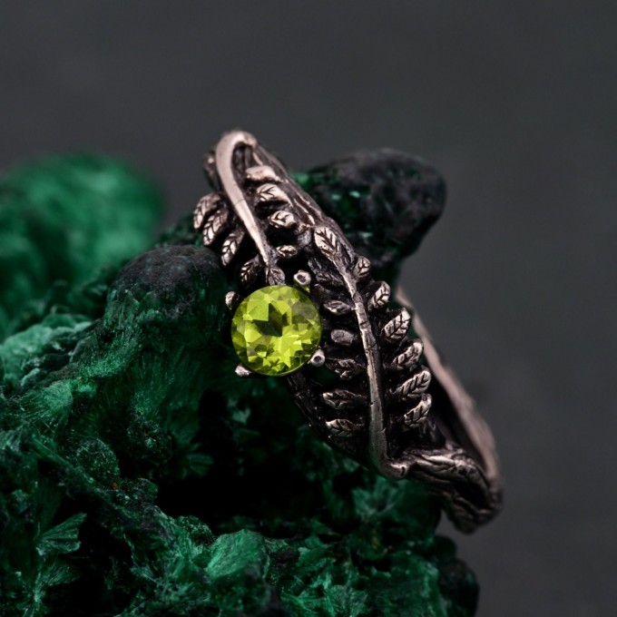 Enchant Forest Wedding Band – Peridot Fern Branchlet, Whispering Fern, Twig and Fern Design, Graceful Frond Ring