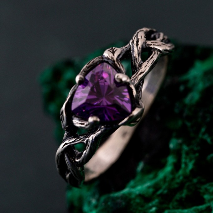 Nature-Inspired Ring with Elegant Branches and Leaves Design
