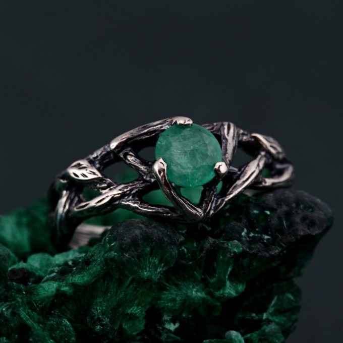Celtic Emerald Silver Ring - Classic Elegance in Celtic Jewelry