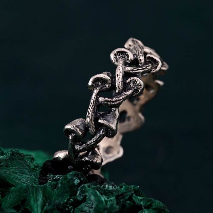 Unbreakable Ties: Gothic Chain Silver Ring