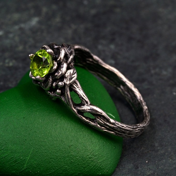 Elegant Peridot Lotus Ring - Nature-Inspired Silver Band with Leaf Detail