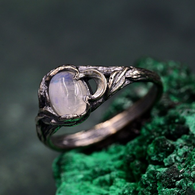 Celestial Moon Ring – Nature Motif Band, Witchy Oval Ring, Forest Engagement, Romantic Leaf Band, Dark Twig Ring, Bark Detail Band