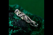 Delicate Leafy Silver Peridot Ring, Whimsical Branch Ring, Silver Foliage Band, Graceful Twig Ring, Leafy Elegance Silver Band
