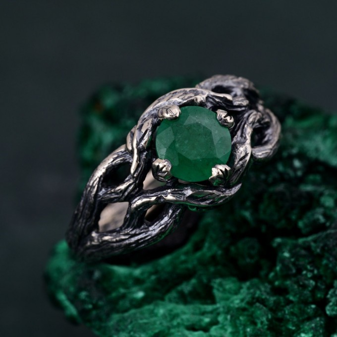 Whispers of the Forest: Gothic Emerald Ring
