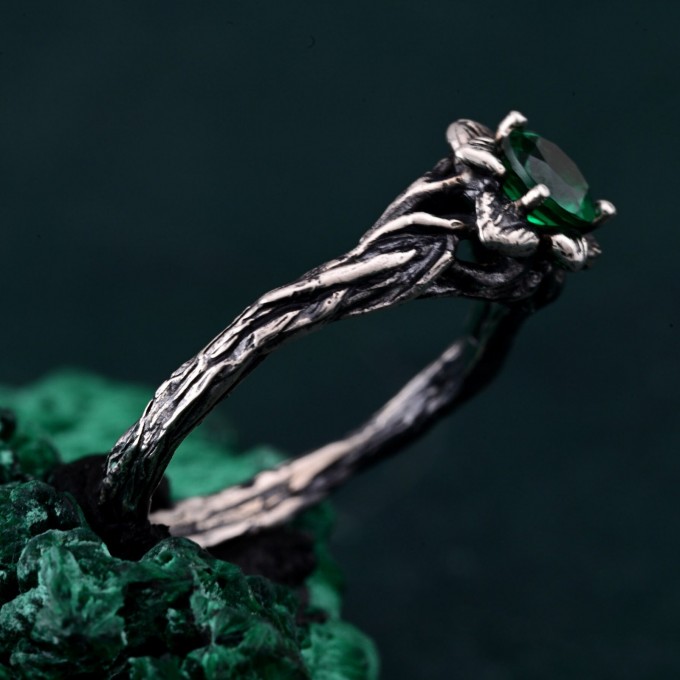 Unique Petal-Adorned Twig Ring - Floral Harmony and Botanical Elegance