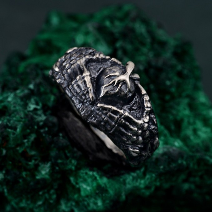 Heartbound Embrace: Gothic Skeleton Hands Ring