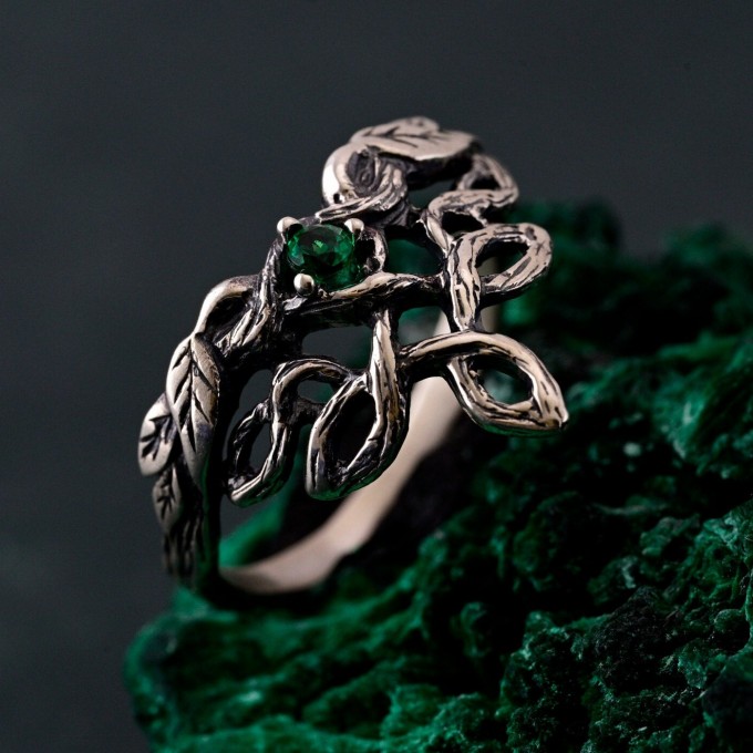 Gothic Silver Ring with Emerald and Celtic Knot Motif