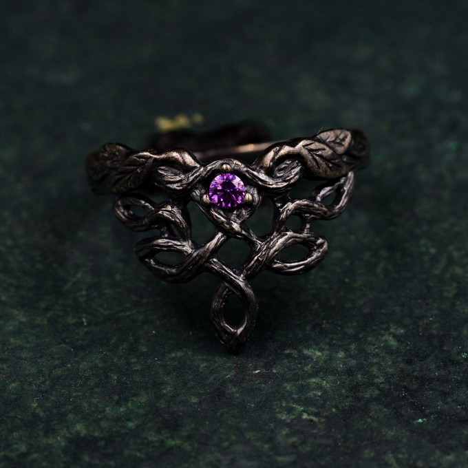 Gorgeous Nature-Inspired Silver Engagement Ring with Celtic Knot and Emerald  Мета-тег Description (SEO):