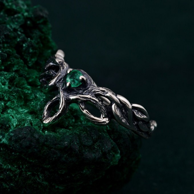 Whispering Leaves: Gothic Emerald Ring