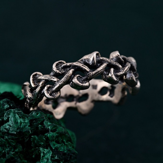 Unbreakable Ties: Gothic Chain Silver Ring