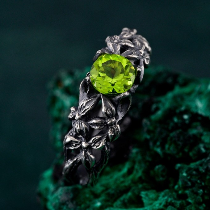 Floral Radiance: Gothic Peridot Ring
